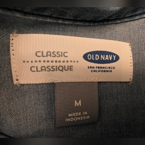 Old Navy Women's Classic Denim Button Down ~ Size Medium - Picture 6 of 7